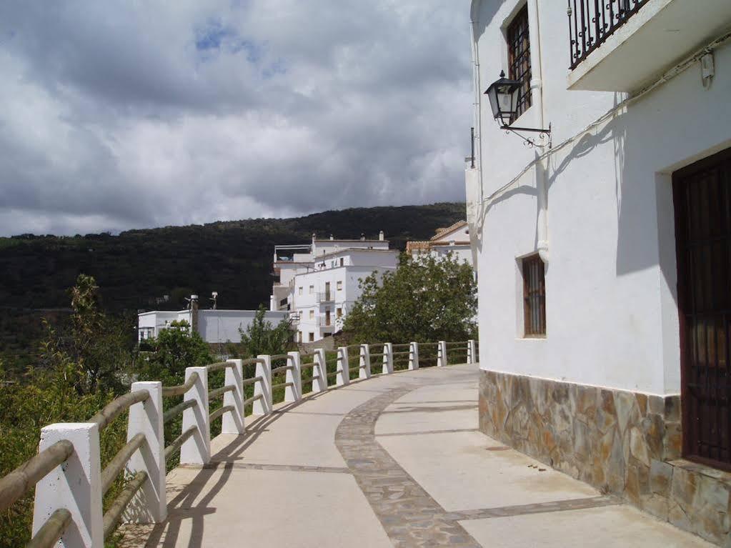 Hotel Rural Real De Laroles Nevada Bike And Treeking Exterior photo